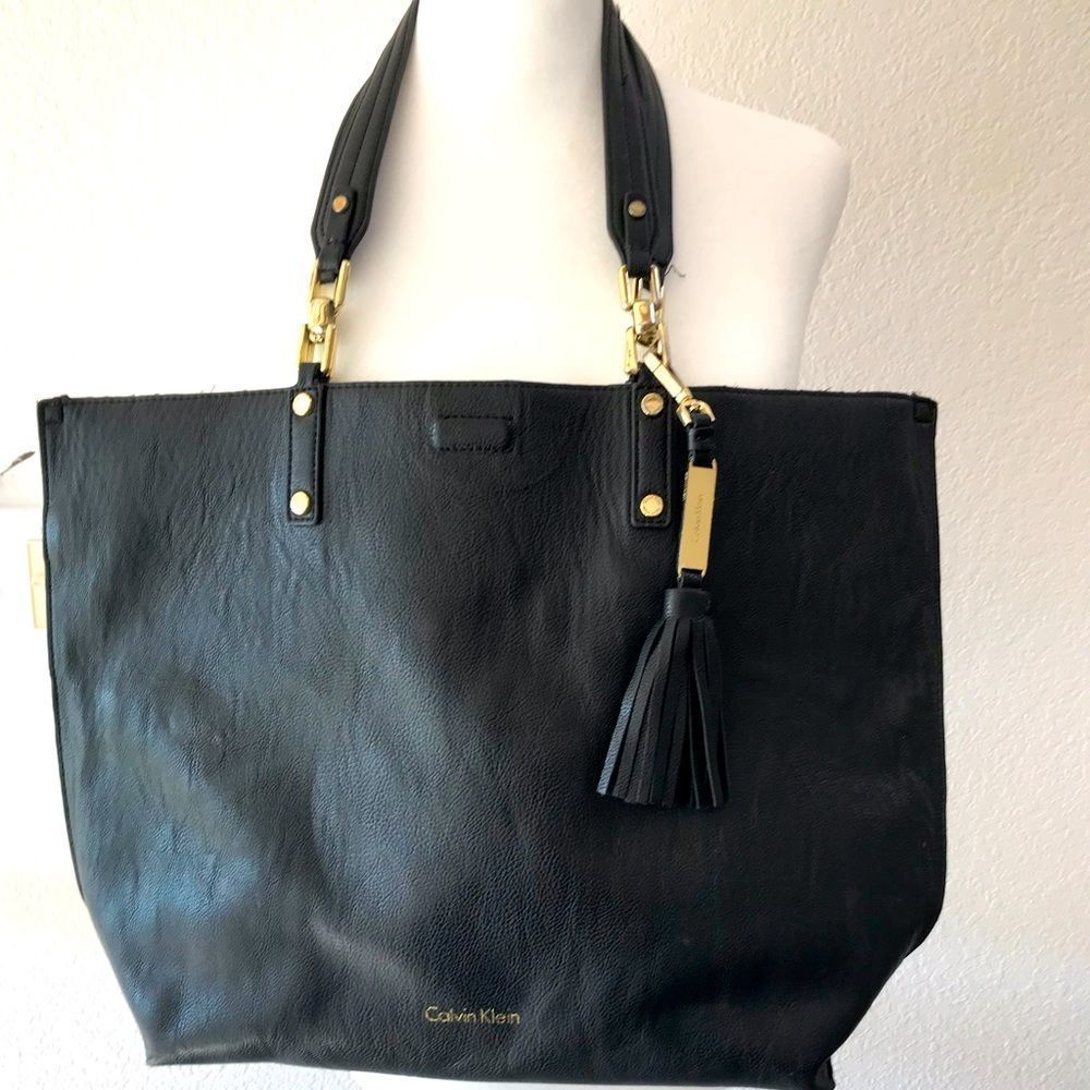 CALVIN KLEIN REVERSIBLE BAG. BLACK AND BROWN.